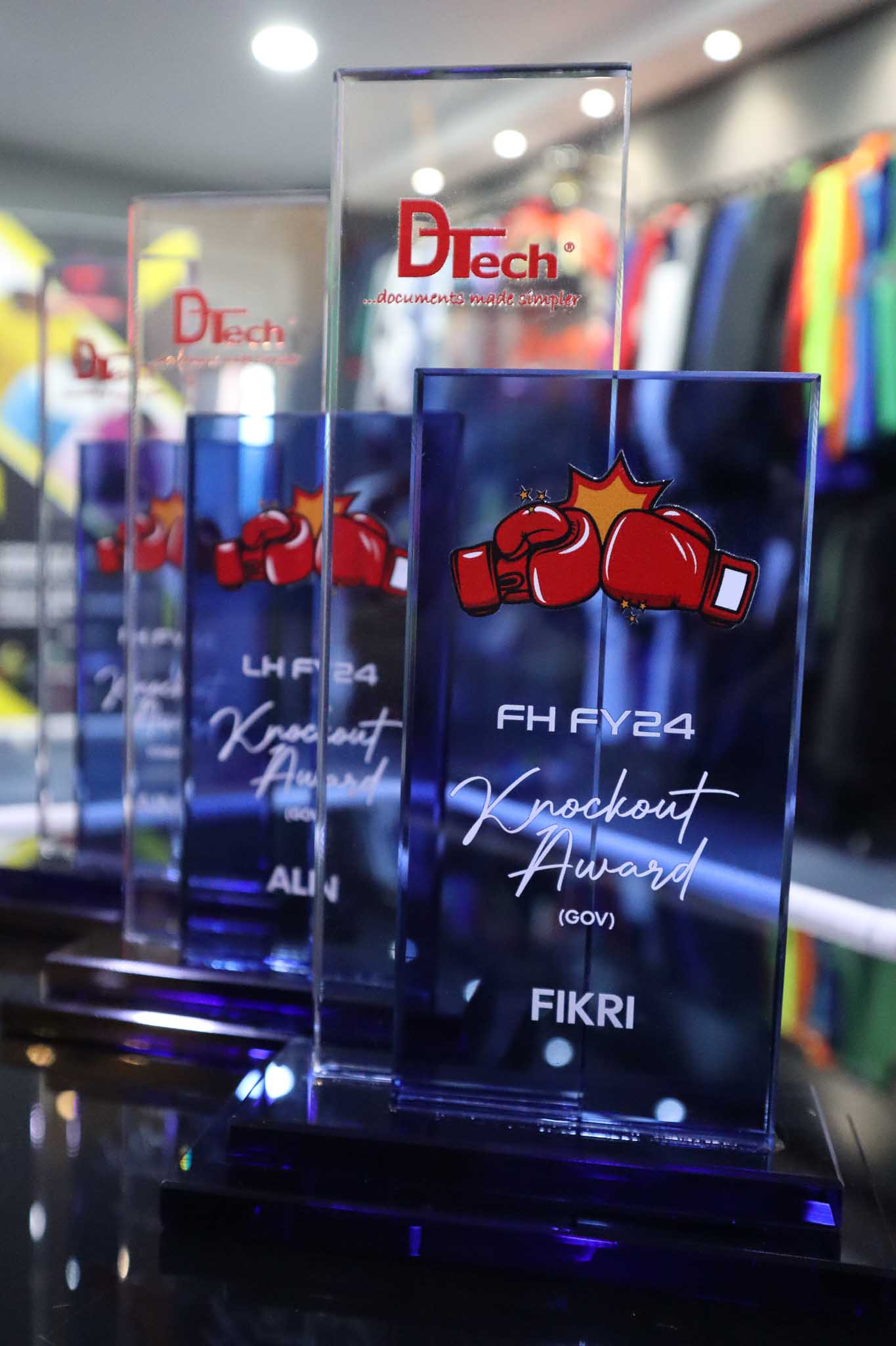 Dtech plaque