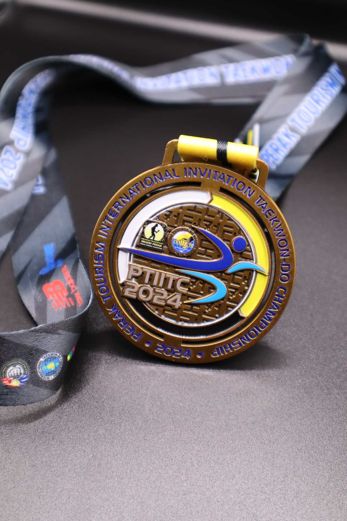 custom zink medal-1
